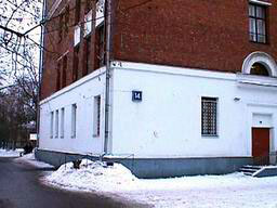 Угол школы со стороны Нижней Первомайской улицы